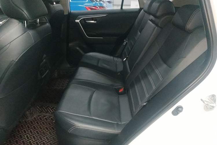 Used Toyota Wildlander 2022 Dual-Engine 2.5L E-CVT Two-Wheel Drive Luxury PLUS Edition
