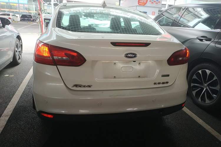 Used Ford Focus 2015 Sedan EcoBoost 125 Automatic Supreme Style Edition
