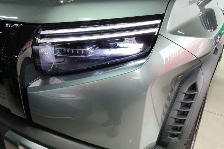 Used  Titanium 3 2025 501 km All-Wheel Drive Intelligent Driving Max Edition
