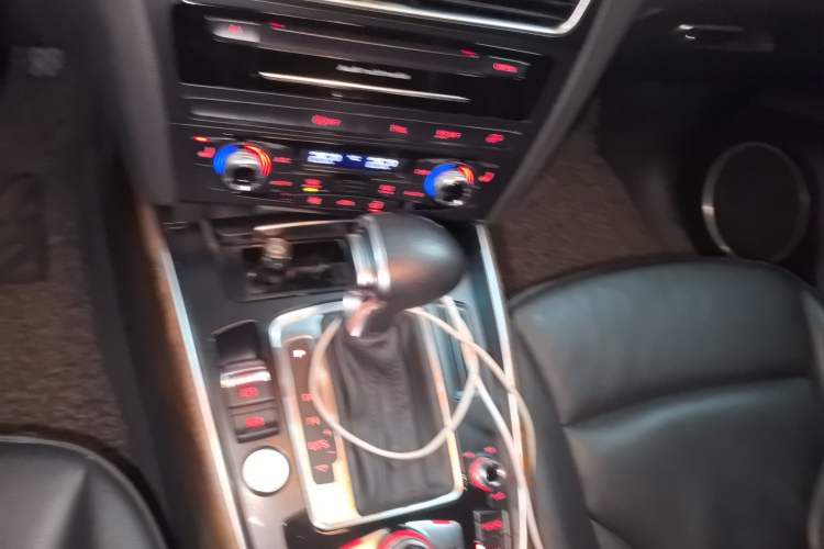 Used Audi Q5 2015 40 TFSI Comfort Model
