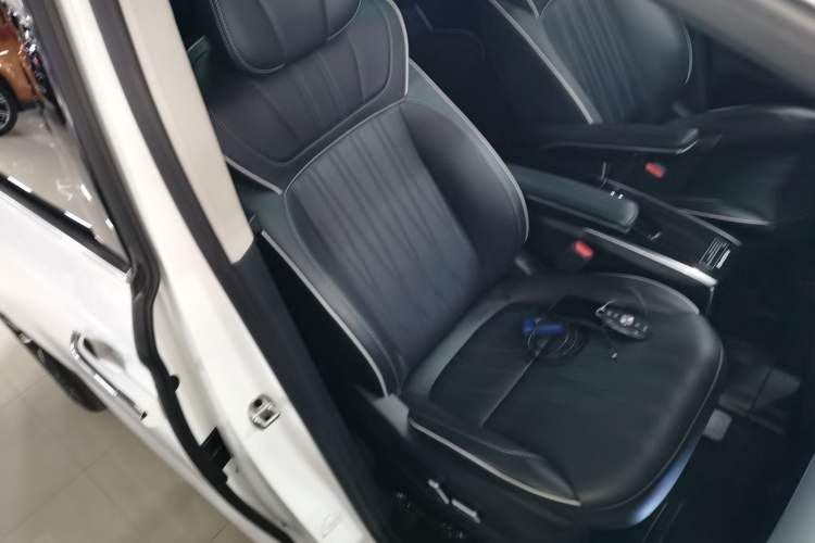 Used Roewe iMAX8 2021 400TGI Supreme Series Lu Zun Edition
