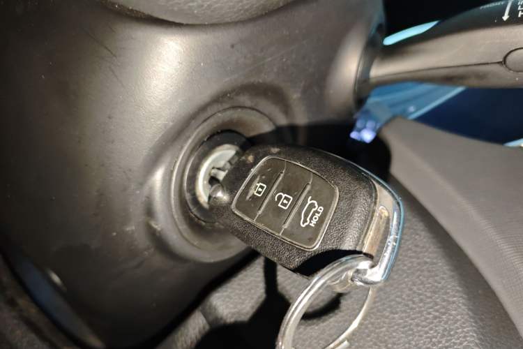 Used Hyundai Santa Fe 2013 2.4L Automatic 2WD Comfort Edition
