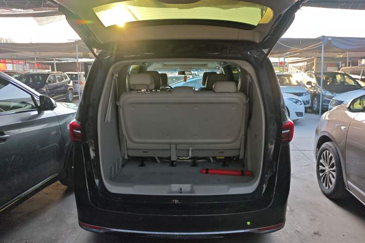 Used Buick GL8 2021 Land Cruiser Executive Class 652T Luxury Model
