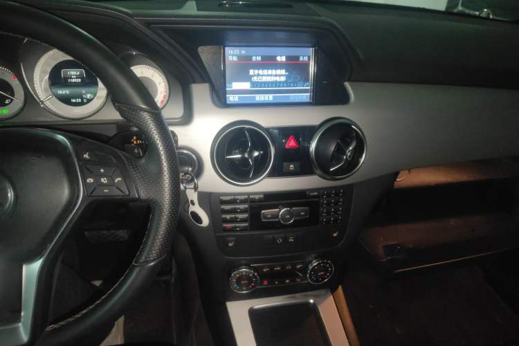 Used Mercedes-Benz GLK-Class 2013 GLK 300 4MATIC Dynamic Sunroof Model
