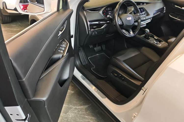 Used Cadillac XT4 2018 28T Two-Wheel Drive Tech Version