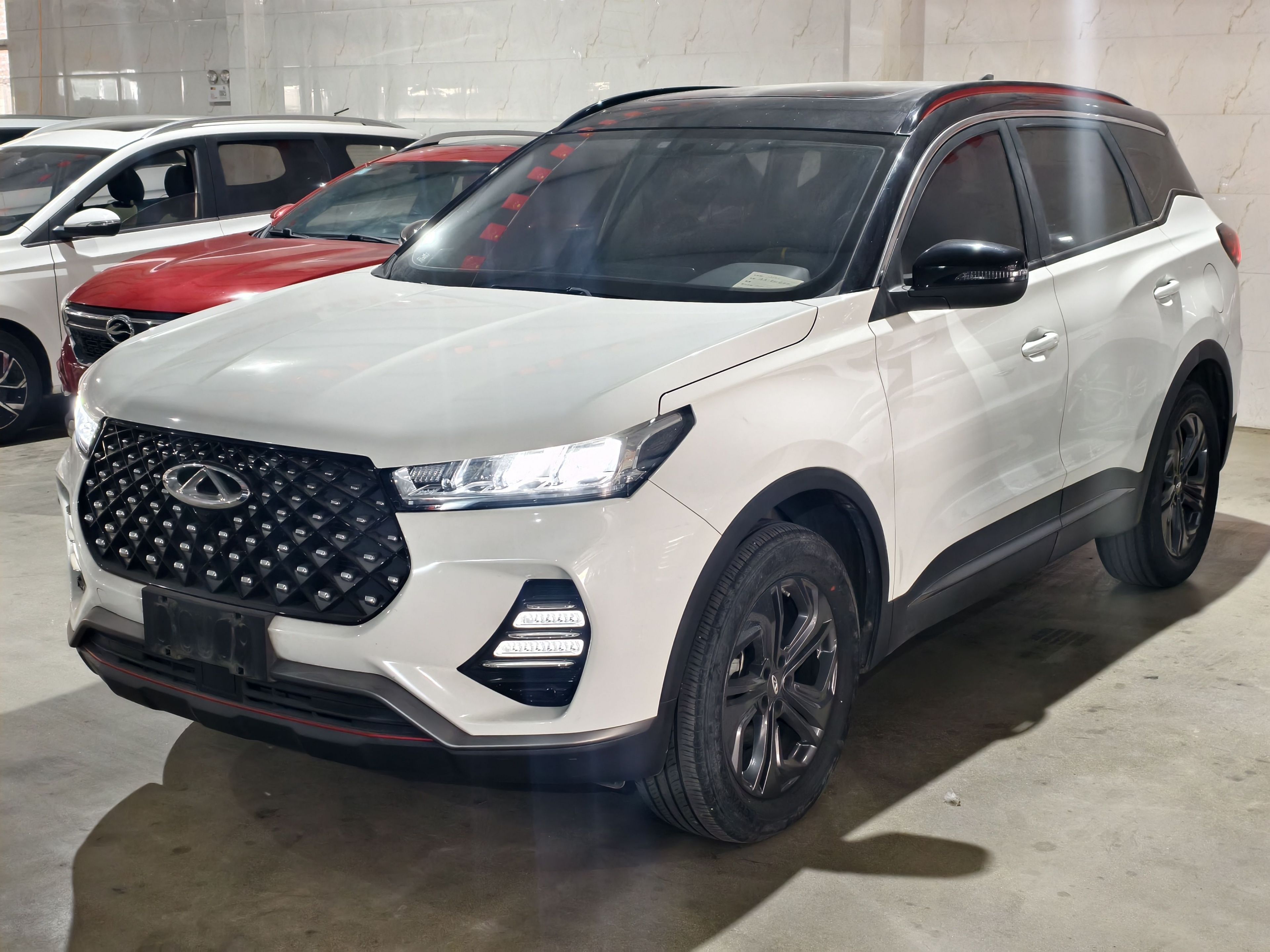 تحت مقدمة السيارة