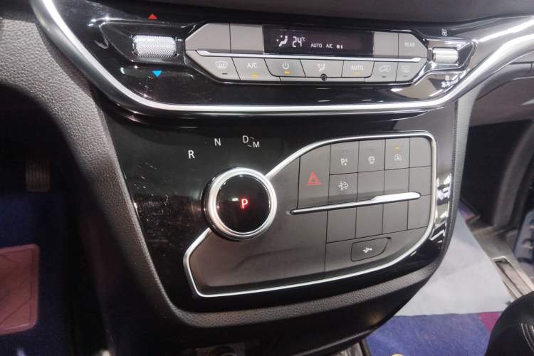 Used SAIC MAXUS G20 2021 Facelifted PLUS 2.0T Diesel Automatic Luxury Edition
