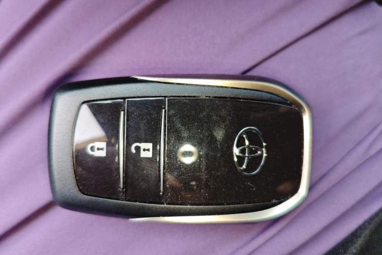 Used Toyota RAV4 2016 2.0L CVT Two-Wheel Drive Fashion Edition China V Standard
