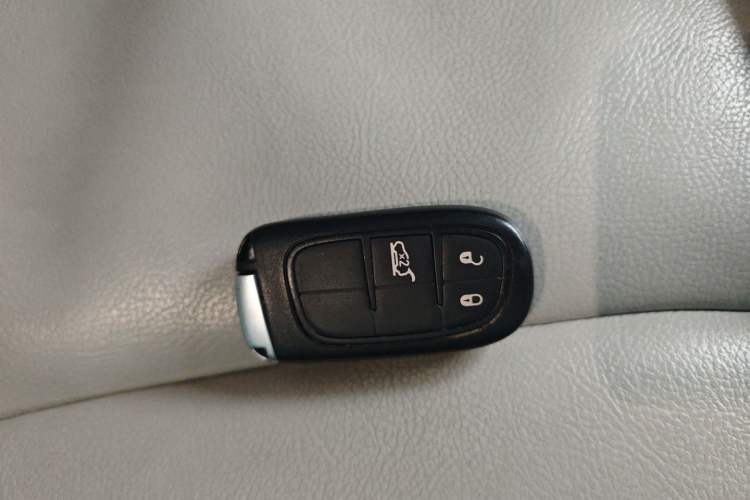 Used  Commander 2018 2.0T Two-Wheel Drive Enjoy Edition China V