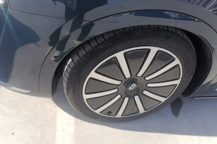 Used Hima AITO M9 2024 Range-Extended Ultra Version 42 kWh 6-Seater Model
