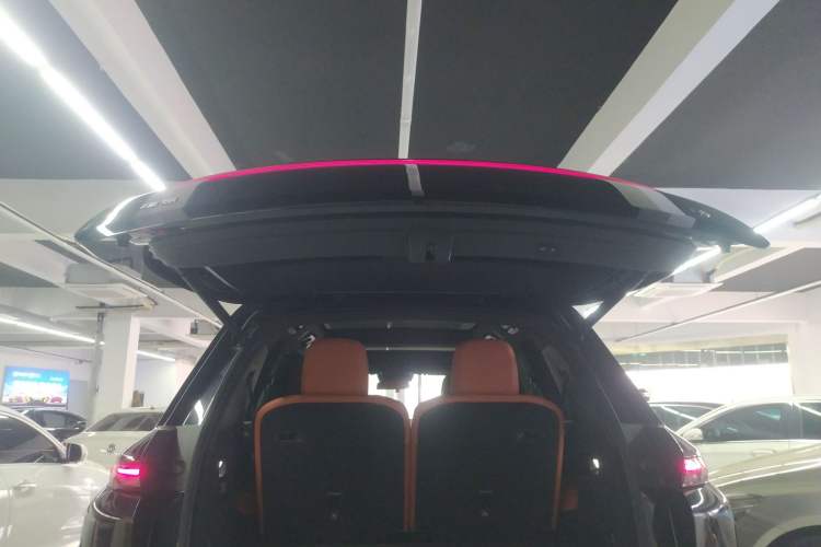 Used Li Auto L8 2023 Pro Model
