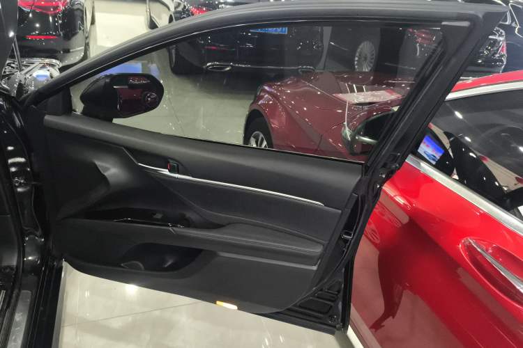 Used Toyota Camry 2021 2.0G Luxury Edition
