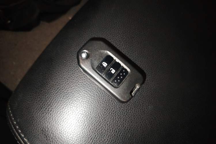 Used Honda CR-V 2015 2.0L two-wheel drive urban version
