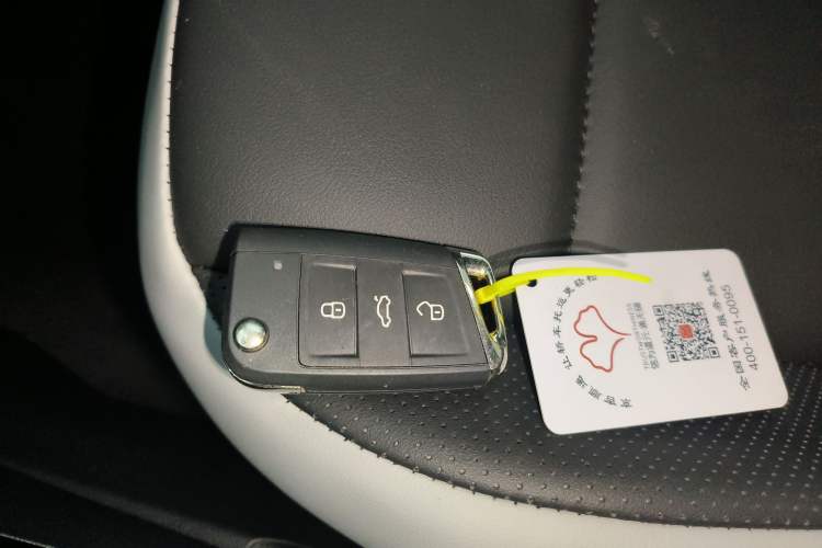 Used Volkswagen T-ROC 2025 Facelift Model 2 300TSI DSG Two-Wheel Drive Chenguang Edition
