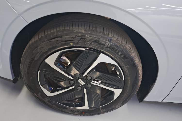 Used  L6 2024 125km PLUS Dragon Edition