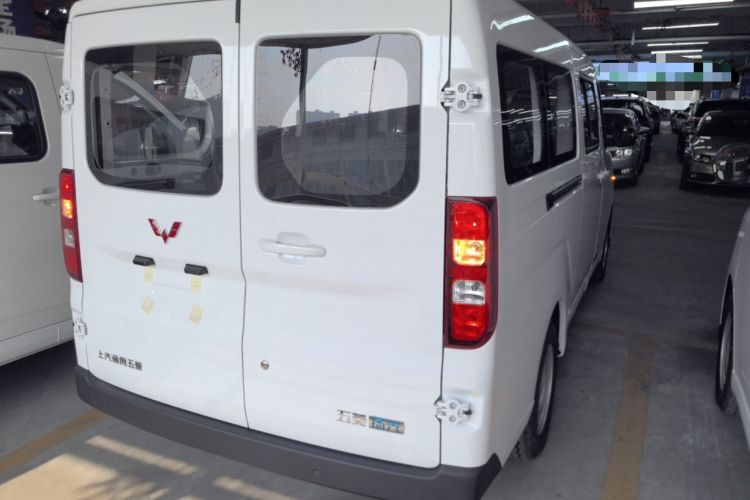 Used Wuling Yangguang 2024 300KM Comfort Version Passenger Van 75kW
