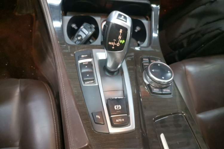 Used BMW 5 Series 2014 525Li Luxury Design Package
