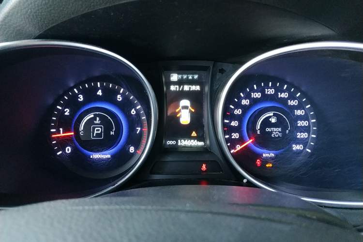 Used Hyundai Santa Fe 2013 2.4L Automatic Two-Wheel Drive Smart Version