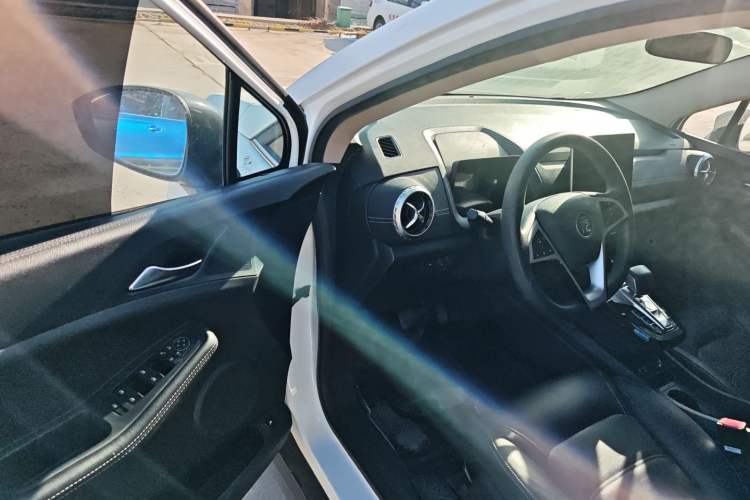 Used BYD Yuan New Energy 2019 EV535 Smart Connect Trendsetting Model
