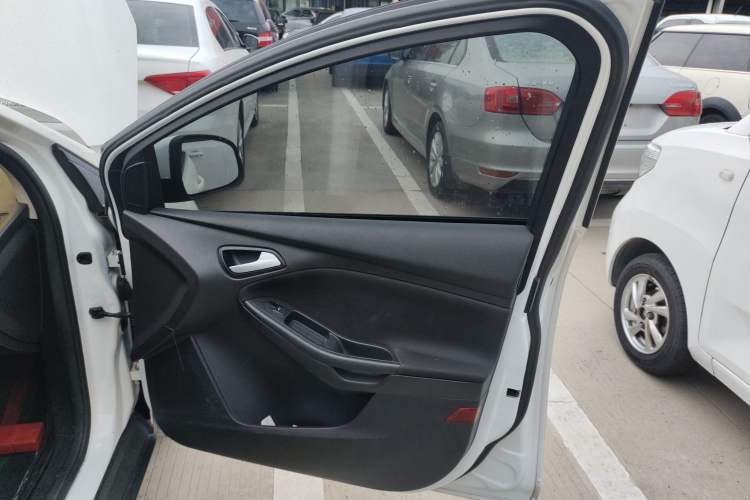 Used Ford Focus 2017 Hatchback 1.6L Automatic Comfort Plus SmartDrive Edition
