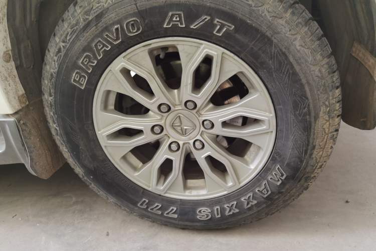 Used JMC Yusheng S350 2013 2.4T Automatic 2WD Diesel Luxury Edition 5 Seats