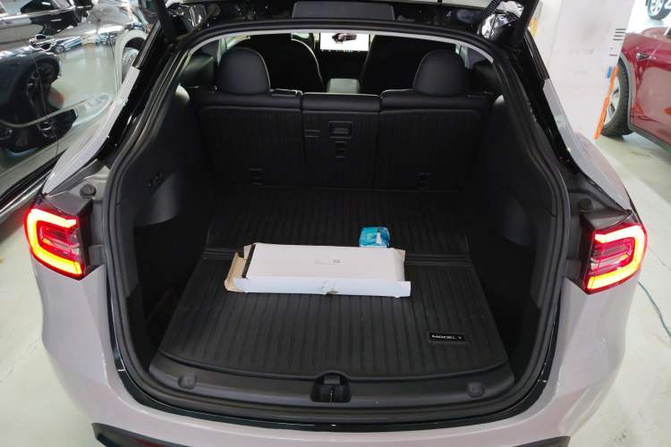 Used Tesla Model Y 2023 Long-Range All-Wheel-Drive Version