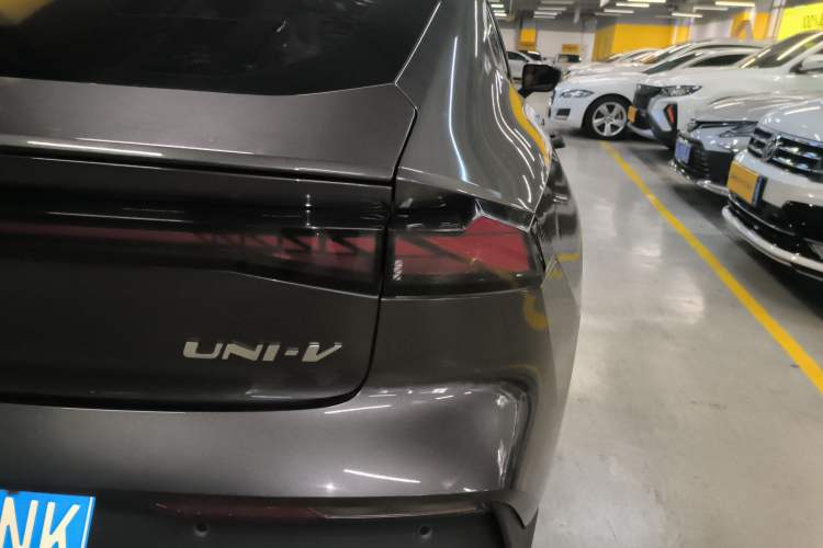 Used Changan UNI-V 2022 1.5T Prestige Version
