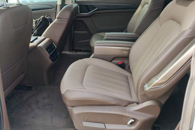 Used Volkswagen Viloran 2024 330TSI Luxury Edition
