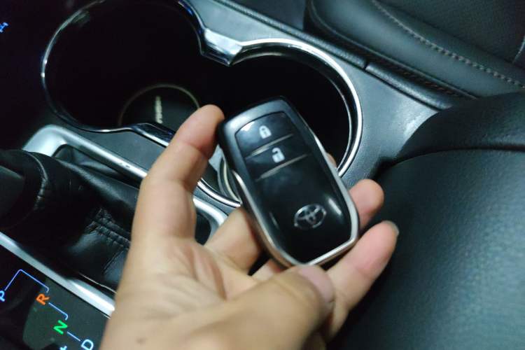 Used Toyota Highlander 2018 2.0T Four-Wheel Drive Luxury Edition 7 Seats China V Emission Standard
