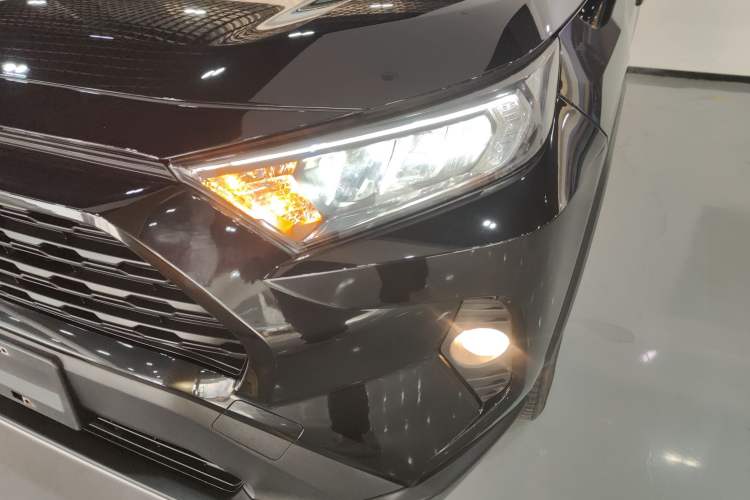 Used Toyota RAV4 2021 2.0L CVT Two-Wheel Drive Fashion Edition