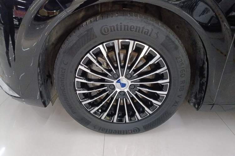 Used Denza D9 2024 DM-i 970 Luxury Model
