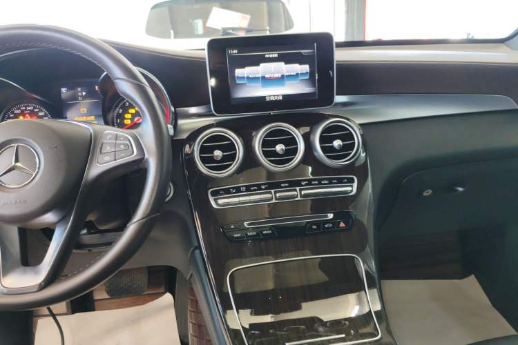 Used Mercedes-Benz GLC 2019 GLC 260 L 4MATIC Luxury Model

