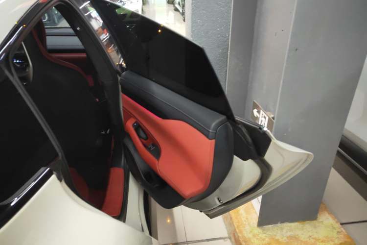 Used  SU7 2024 Four-Wheel Drive Ultra-Long Range Advanced Intelligent Driving Max Edition
