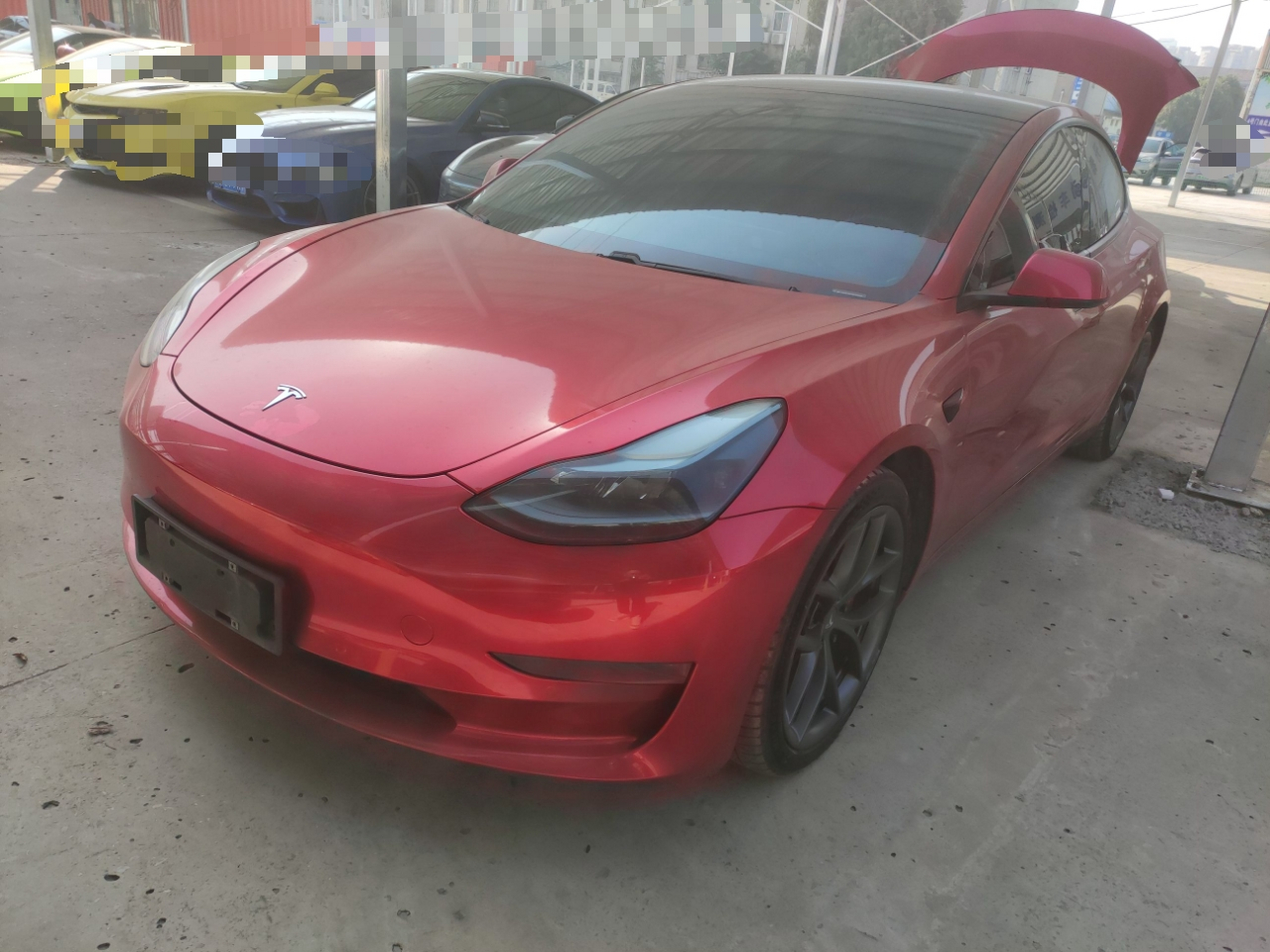 Под передней частью автомобиля