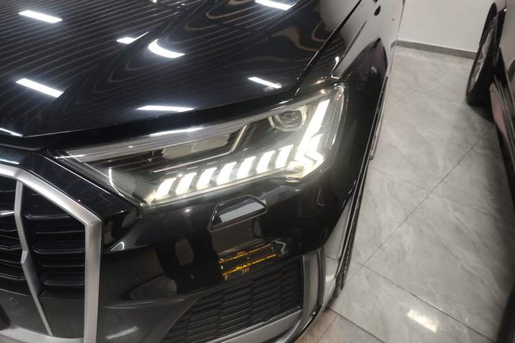 Used Audi Q7 2021 45 TFSI quattro S line Sport model
