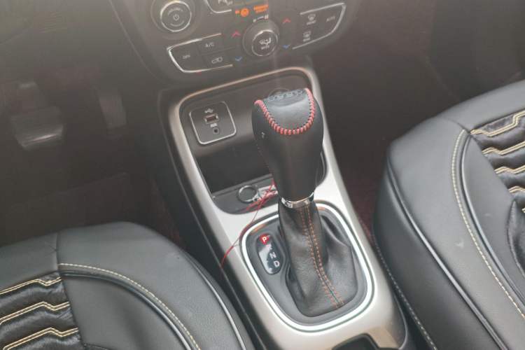 Used  Compass 2017 200T Automatic Family Edition
