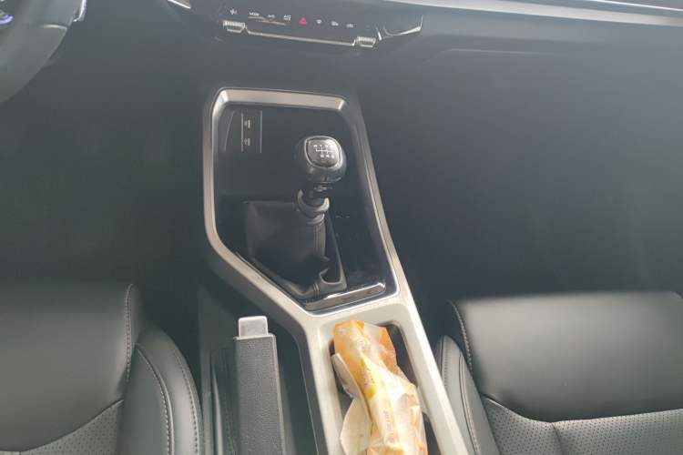 Used Wuling Jiachen 2022 1.5T Manual Light Enjoyment Dynamic Version
