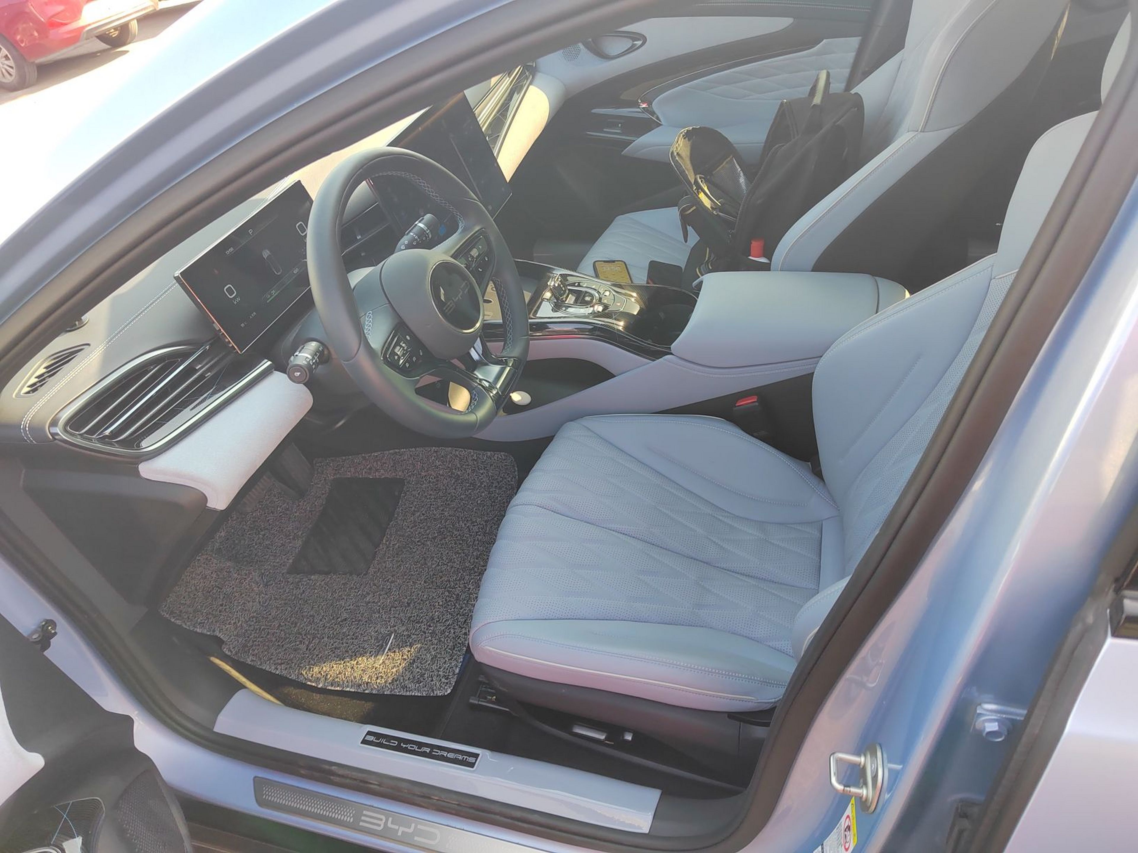 Переднее сиденье в автомобиле