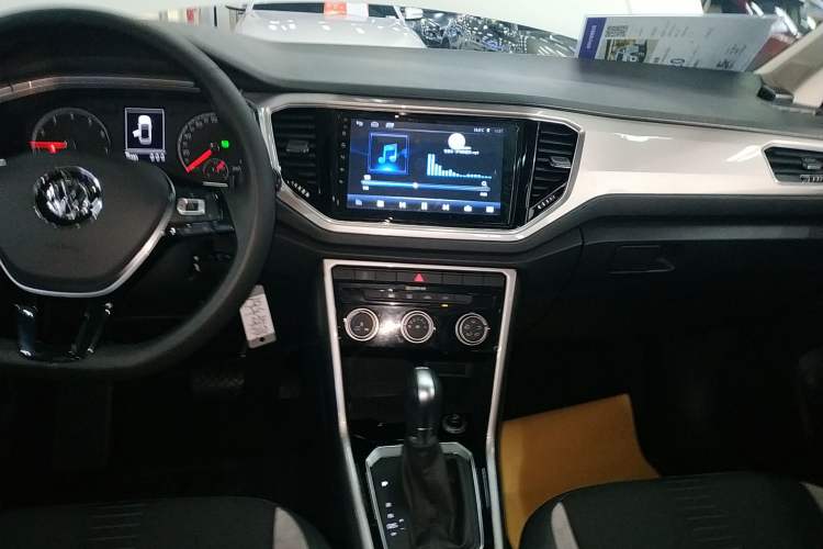 Used Volkswagen T-ROC 2018 230TSI DSG Two-Wheel Drive Advanced Version China V Standard
