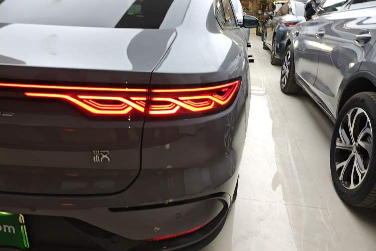 Used BYD Han 2025 EV with 701 km of Laser Radar-Enabled Intelligent Driving
