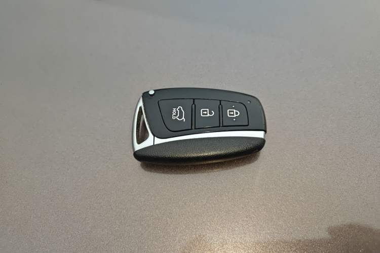 Used Hyundai Santa Fe 2013 2.4L Automatic Two-Wheel Drive Smart Version
