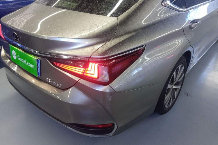 Used Lexus ES 2018 260 Excellence Edition China VI Standard
