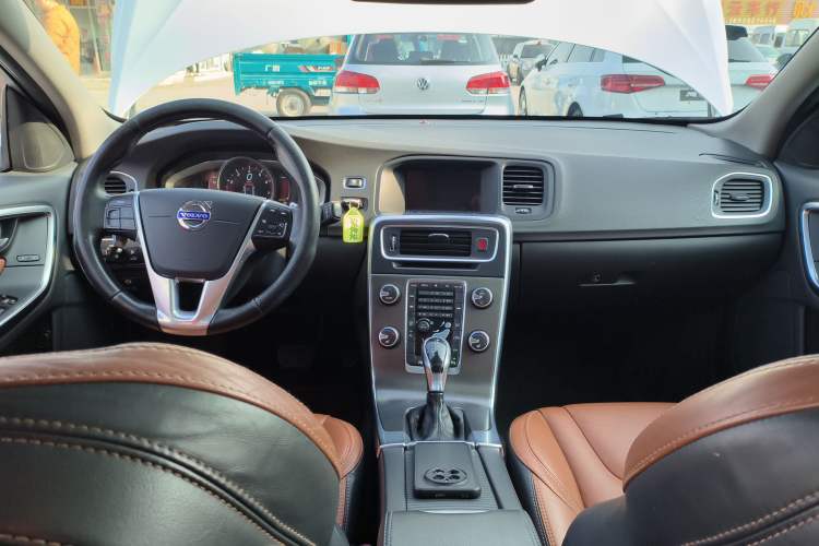 Used Volvo V60 2014 Restyled T5 Zhiya Edition