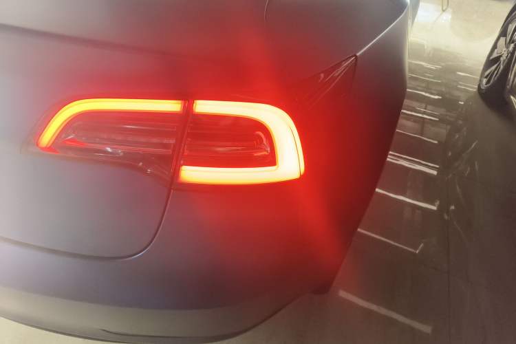 Used Tesla Model 3 2019 Long-Range Rear-Wheel-Drive Version
