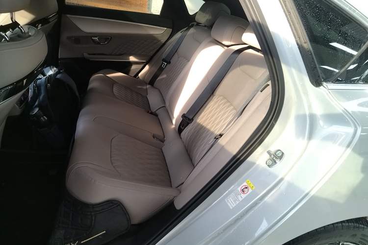 Used BYD Han 2024 EV Glory Edition 605KM Front-Wheel-Drive Premium Model
