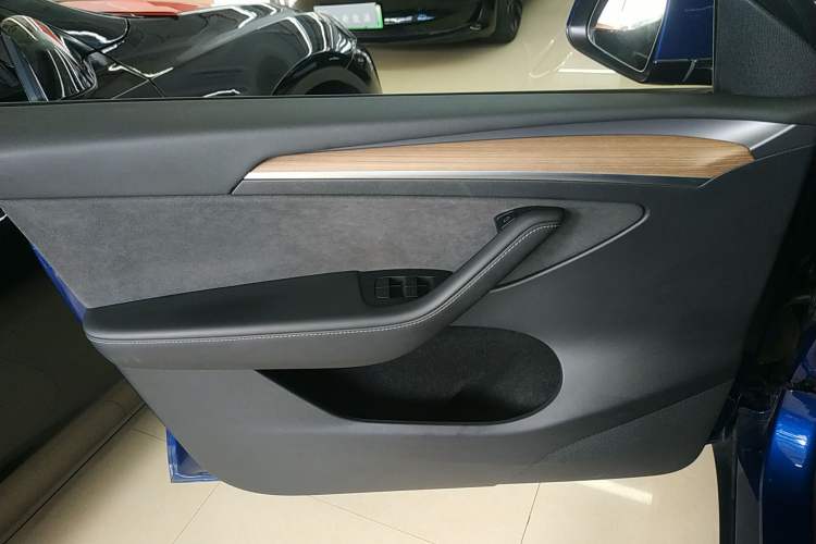 Used Tesla Model Y 2022 Long-Range All-Wheel-Drive Version
