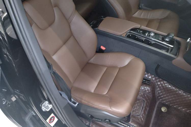 Used Volvo XC90 2021 B5 SmartDrive Luxury Edition 7 Seats
