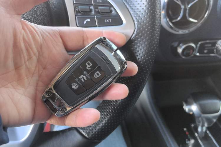 Used  BJ40 2019 2.0T Automatic Four-Wheel Drive Urban Hunter Edition Flagship Model China V Emission Standard
