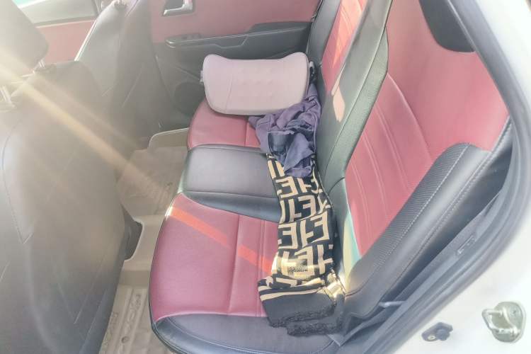 Used Kia K2 2015 Hatchback 1.4L AT GLS Cool Edition
