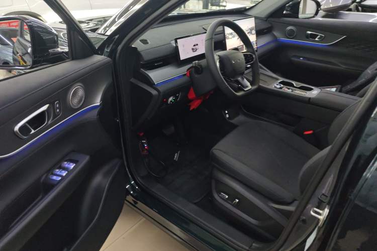 Used Chery Tiggo 8 PLUS 2025 290TGDI DCT Luxury 5-Seater
